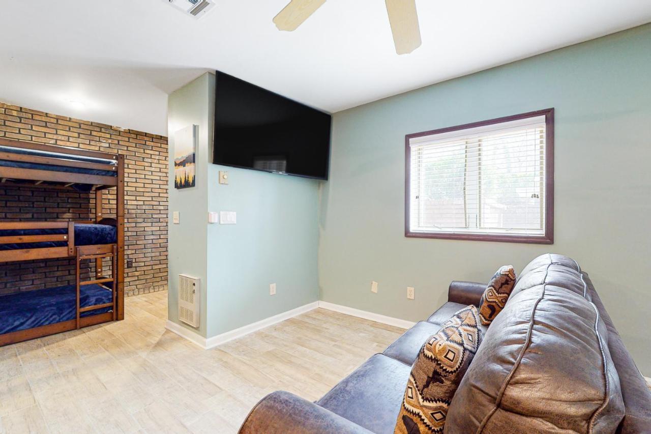 Smoky Mountain Castle Caretaker'S Apartment Sevierville Esterno foto