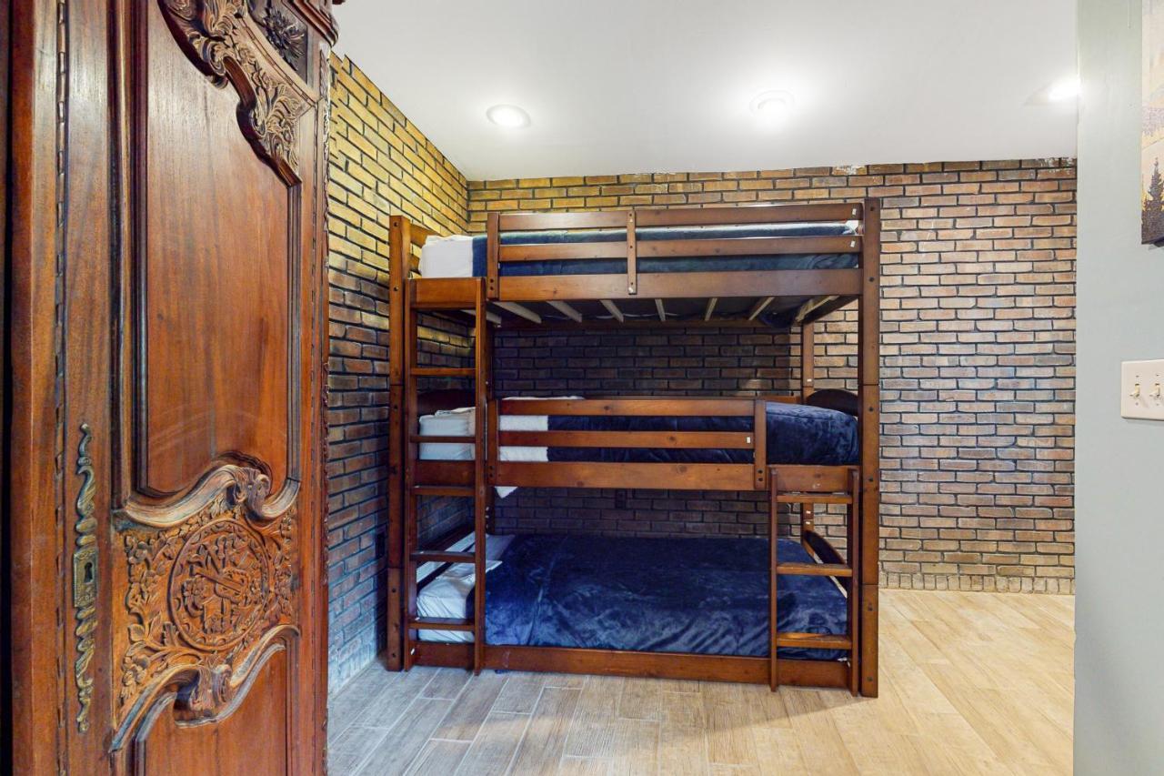 Smoky Mountain Castle Caretaker'S Apartment Sevierville Esterno foto